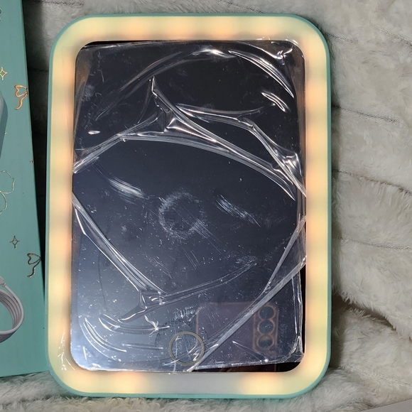 LED Makeup Mirror - Picture 3 of 11